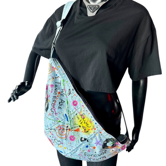 ⚫️ Hand-Painted Abstract Graffiti Denim Chest/Crossbody Bag by Dani Wilson - Picture 5 of 8